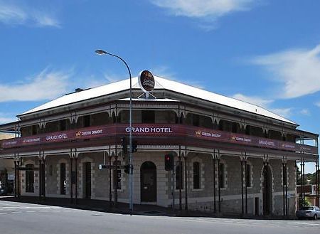 The Grand Hotel Millicent Exterior photo